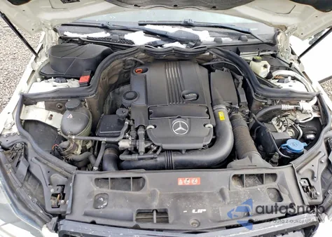 2012 Mercedes-Benz C 250 из США, поврежденный, VIN WDDGF4HB4CR217728